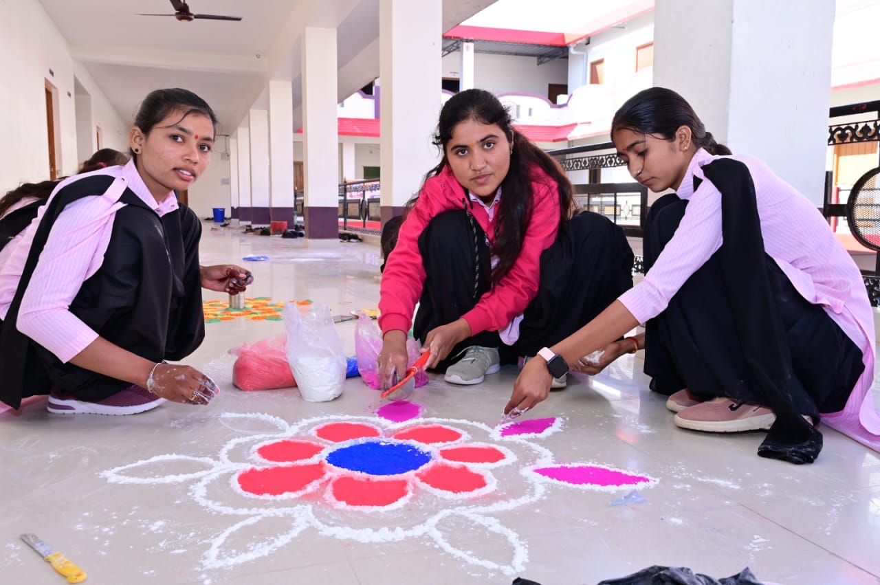नवप्रवेशी B.A/B.Sc.B.Ed प्रशिक्षणार्थियों के स्वागत